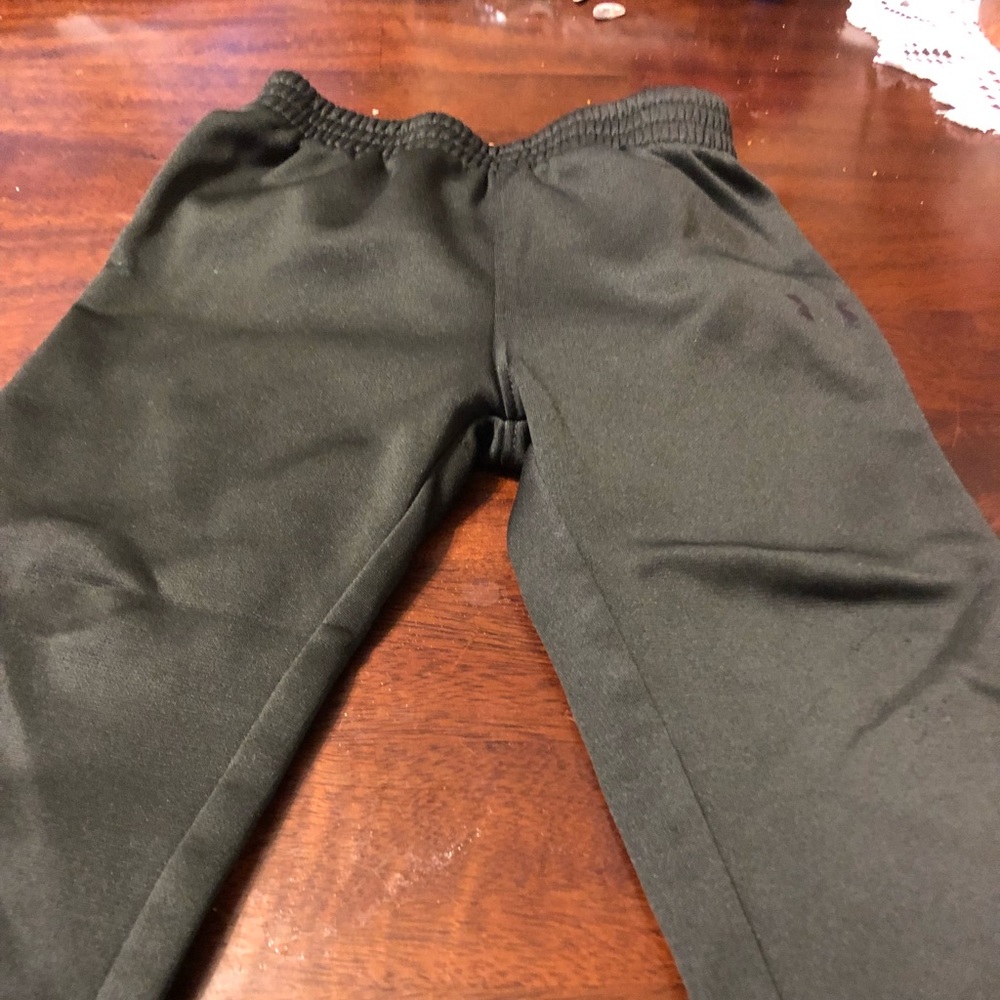 Boys under armor pants – green